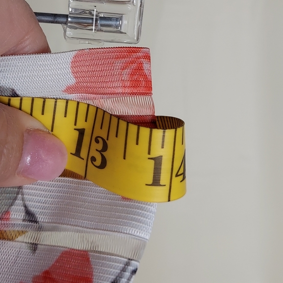 Structured Mini Skirt Size Medium - Picture 13 of 13